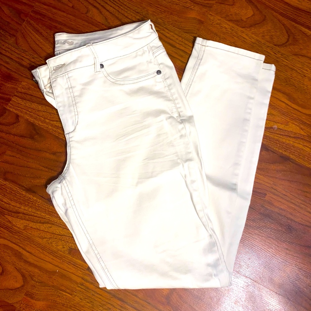 Maurices skinny legged jeggings, size large.